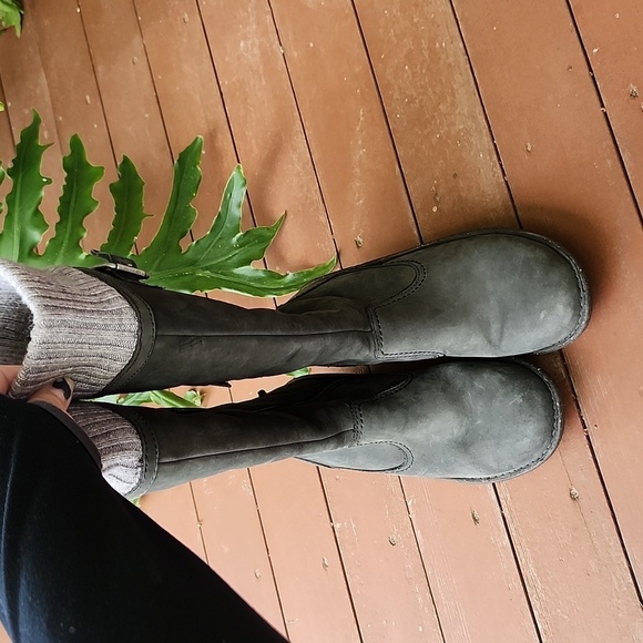 UGG Gray and Cream Heeled Boots - Picture 7 of 10